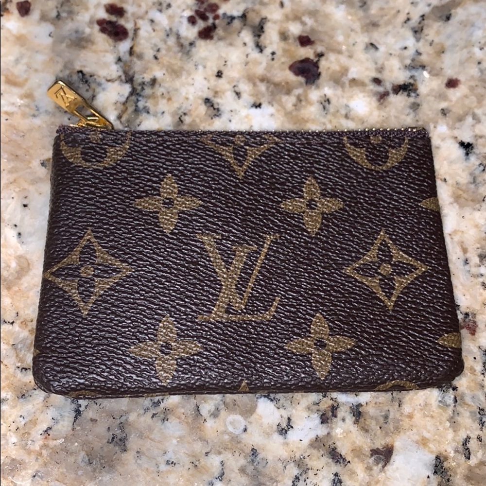 Lv cars holder/coin purse.